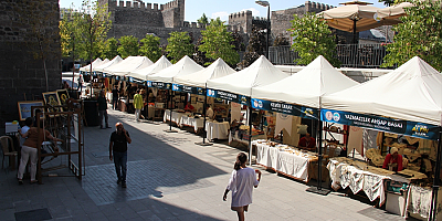 Geleneksel el sanatlarını festivallerde tanıtıyorlar