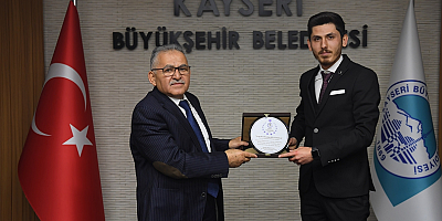Genç sanayicilerden Büyükkılıç'a plaket