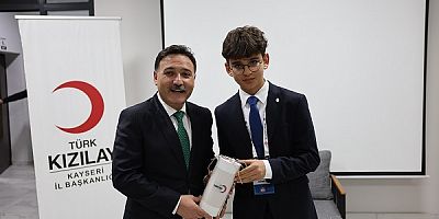 GÖKTİM Akademi öğrencilerinden Vali Çiçek'e zaman kapsülü hediyesi