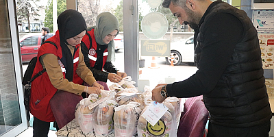 Gönüllü öğrenciler ihtiyaç sahibi aileler için iftar öncesi yola düşüyor