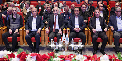 GÜLSOY : “DİJİTALLEŞME, YEŞİL DÖNÜŞÜM VE YAPAY ZEKÂ GELECEĞİN TİCARETİNİ ŞEKİLLENDİRECEK”