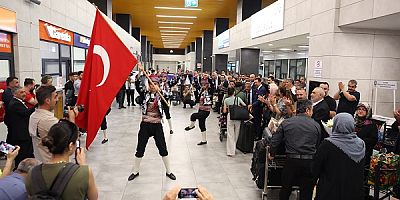 Gurbetçilere havaalanında coskulu karşılama töreni
