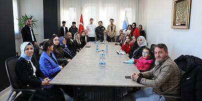 Hacılar’da YKS sınavında ilk 150.000'e giren öğrencilere altın hediyesi