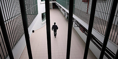 Halı saha maçındaki kavgadan sonra bir kişiyi tüfekle öldüren sanığa 18 yıl hapis cezası