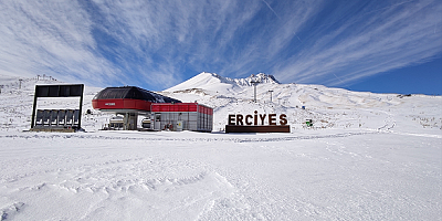 İç Anadolu'nun zirvesi Erciyes'te kar yağışı etkili oluyor