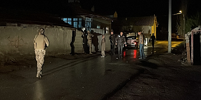 İki kadının yaralandığı kavgada bir kişi polise silah doğrulttuktan sonra kaçtı