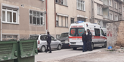 İki kızını bıçaklayarak öldüren baba polise teslim oldu