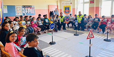 Jandarama Sarıoğlan'da öğrencilere trafik eğitimi verildi