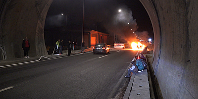 Kahramanmaraş'ta tünel çıkışında otomobilde çıkan yangın söndürüldü