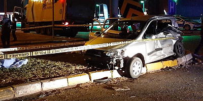 Kamyon ile otomobil çarpıştı, anne ve bebeği öldü