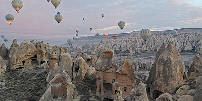 Kapadokya'da sıcak hava balon turlarına kar molası