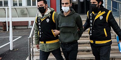 Karısını bıçakla öldürüp evini ateşe veren adam tutuklandı