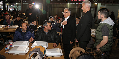 Kayseri Büyükşehir Belediye Başkanı Büyükkılıç, iftarda vatandaşlarla buluştu