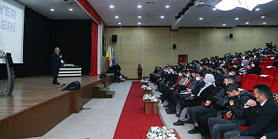 Kayseri Büyükşehir Belediye Başkanı Büyükkılıç öğrencilerle buluştu