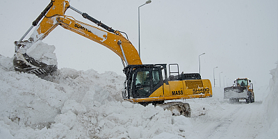 Kayseri Büyükşehir Belediyesi ekipleri 316 yolu ulaşıma açtı
