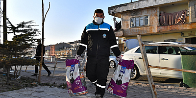 Kayseri Büyükşehir Belediyesinden sokak hayvanlarına 48 ton mama desteği