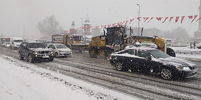 Kayseri Büyükşehir'in karla mücadelesi sürüyor