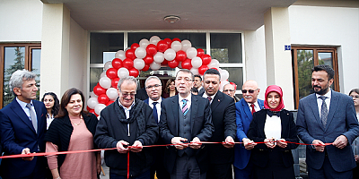 Kayseri'de 15 yıl önce vefat eden öğretmenin ismi spor salonuna verildi