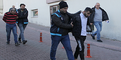 Kayseri'de 2 kardeşin silahla öldürülmesine ilişkin 3 zanlı tutuklandı