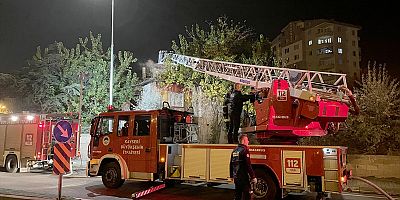 Kayseri'de 2 katlı evin çatısında çıkan yangın söndürüldü