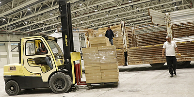 Kayseri'de 20 bin öğrenciye çalışma masası ve kitaplık dağıtımına başlandı