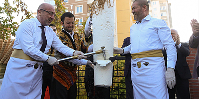 Kayseri'de 3 bin üniversite öğrencisine dondurma dağıtıldı