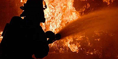 Kayseri'de 3 katlı evde çıkan yangın söndürüldü