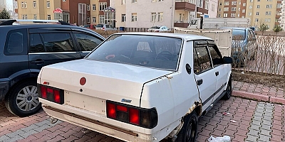 Kayseri'de 3 zanlı çaldıkları otomobilin jantlarını boyarken yakalandı