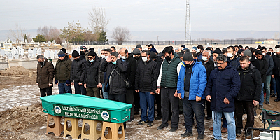 Kayseri'de 7. kattan düşerek ölen iki amca kızının cenazeleri toprağa verildi