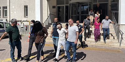  Kayseri'de 830 bin liralık ziynet eşyası çaldıkları iddiasıyla 6 zanlı yakalandı