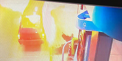 Kayseri'de akaryakıt istasyonunda yanan aracı çalışanlar söndürdü