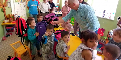 Kayseri'de anaokulu öğrencilerine kırtasiye malzemesi dağıtıldı