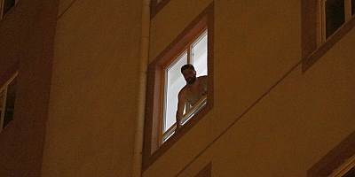 Kayseri'de annesini bıçakla rehin alan genci polis ikna etti