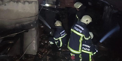 Kayseri'de apartmanın çatısında çıkan yangın hasara neden oldu