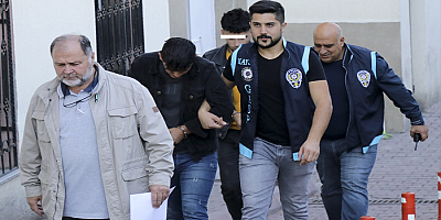 Kayseri'de araçta darbettikleri kişinin telefonunu gasbettikleri iddiasıyla 3 zanlı yakalandı