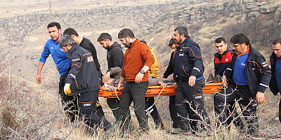 Kayseri'de arkadaşlarıyla kamp yaptığı vadide düşüp yaralanan kişi kurtarıldı