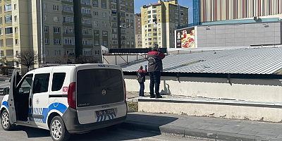 Kayseri'de AVM'nin otopark çatısından düşen çocuk yaralandı