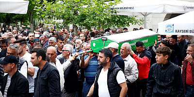 Kayseri'de balkondan düşerek ölen anne ve iki çocuğunun cenazeleri defnedildi