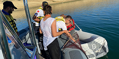 Kayseri'de baraj gölünde boğulma tehlikesi geçiren kadını jandarma bot timi kurtardı