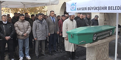 Kayseri'de bıçakla öldürülen 12 yaşındaki çocuk toprağa verildi