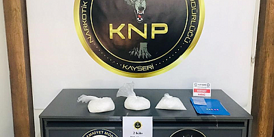 Kayseri'de bir araçta 2 kilo 700 gram sentetik uyuşturucu ele geçirildi