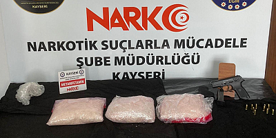Kayseri'de bir araçta 4 kilo 100 gram uyuşturucu ele geçirildi