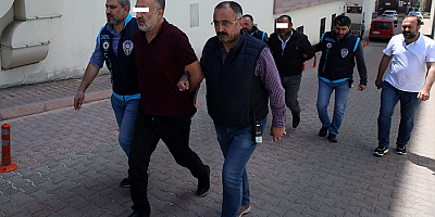 Kayseri'de bir kişinin bıçakla öldürülmesiyle ilgili yakalanan 2 zanlı adliyede