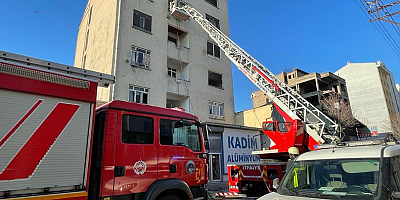Kayseri'de çalıntı kabloların istiflendiği metruk bina yandı