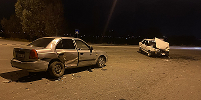 Kayseri'de çarpışan iki otomobildeki 5 kişi yaralandı