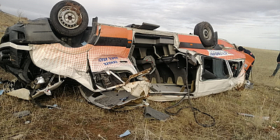 Kayseri'de cenaze nakil aracının devrilmesi sonucu 2 kişi öldü, 3 kişi yaralandı