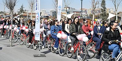 Kayseri'de Çiçek Kadınlar Bisiklet Turu etkinliği düzenledi