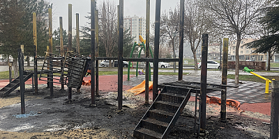 Kayseri'de çocuk oyun parkı yangında kullanılamaz hale geldi
