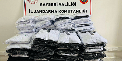 Kayseri'de çok sayıda sahte lisanslı tişört ele geçirildi
