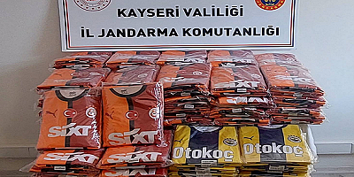 Kayseri’de çok sayıda taklit marka eşofman yakalandı